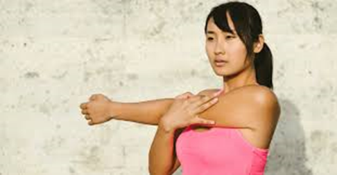 shoulder stretch to avoid tennis related injury